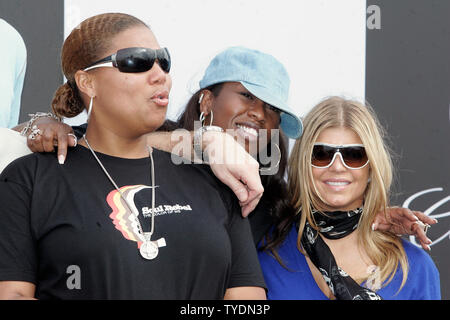 Queen Latifah (L), Missy Elliott (C) e Fergie partecipare al quinto annuale celebrity Cadillac Super Bowl Grand Prix all'American Airlines Arena di Miami il 3 febbraio 2007. (UPI foto/Michael Bush) Foto Stock