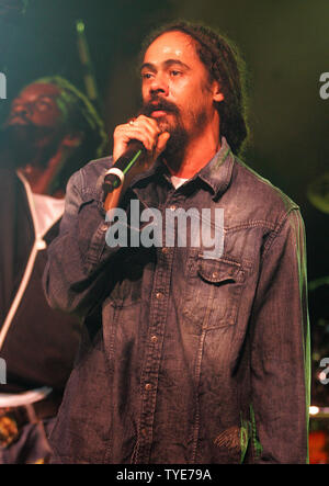 Damian Marley, figlio più giovane di raggae leggenda Bob Marley, esegue in concerto a Pompano Beach anfiteatro in Pompano Beach, Florida il 22 agosto 2010. UPI/Michael Bush Foto Stock