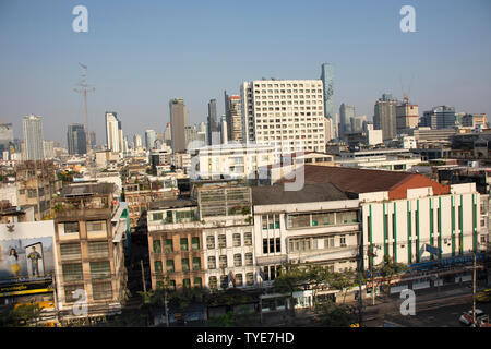 Vista aerea del paesaggio e paesaggio urbano della città di Bangkok da Ufficio Generale delle Poste o Grand edificio postale a Bang Rak District il 1 febbraio 2019 in Bang Foto Stock