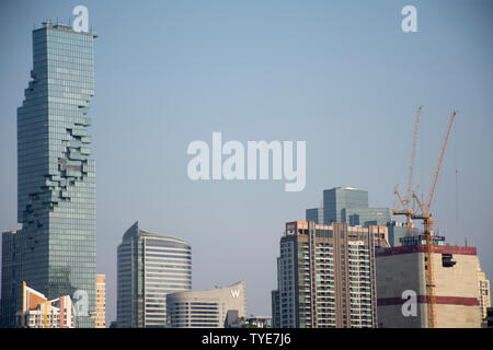 Vista aerea del paesaggio e paesaggio urbano della città di Bangkok da Ufficio Generale delle Poste o Grand edificio postale a Bang Rak District il 1 febbraio 2019 in Bang Foto Stock