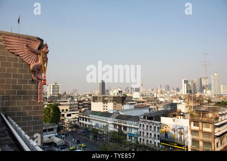 Vista aerea del paesaggio e paesaggio urbano della città di Bangkok da Ufficio Generale delle Poste o Grand edificio postale a Bang Rak District il 1 febbraio 2019 in Bang Foto Stock