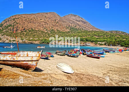 Rientro dalla pesca a Tarrafal beach, isola di Santiago, Capo Verde Foto Stock