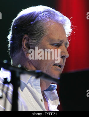 Brian Wilson con Beach Boys esegue in concerto al Seminole Hard Rock Hotel & Casino in Hollywood Florida il 4 maggio 2012. UPI/Michael Bush Foto Stock