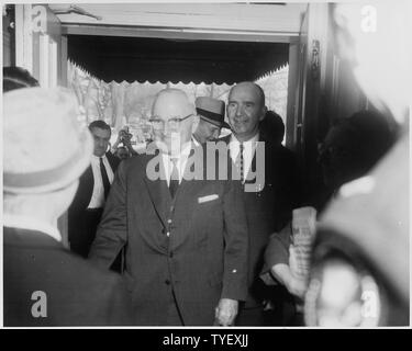 Fotografia dell ex-Presidente Harry Truman durante la sua visita alla Casa Bianca. Foto Stock