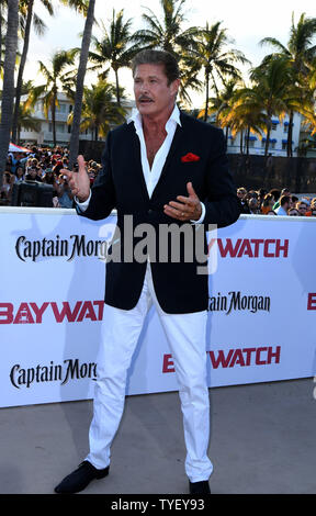 TV membro del cast David Hasselhoff assiste gli Stati Uniti premiere di Motion Picture Baywatch in Lummus Park, Miami Beach, Florida, 13 maggio 2017. Il film è un remake della serie TV che correva da 1989-2001. Foto di Gary mi Rothstein/UPI Foto Stock