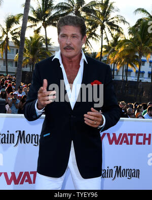 TV membro del cast David Hasselhoff assiste gli Stati Uniti premiere di Motion Picture Baywatch in Lummus Park, Miami Beach, Florida, 13 maggio 2017. Il film è un remake della serie TV che correva da 1989-2001. Foto di Gary mi Rothstein/UPI Foto Stock