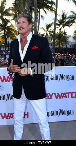TV membro del cast David Hasselhoff assiste gli Stati Uniti premiere di Motion Picture Baywatch in Lummus Park, Miami Beach, Florida, 13 maggio 2017. Il film è un remake della serie TV che correva da 1989-2001. Foto di Gary mi Rothstein/UPI Foto Stock