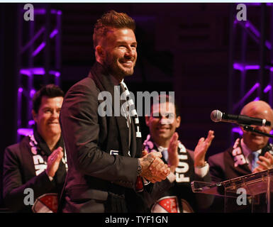 David Beckham parla di MLS di tifosi e media dopo il lancio ufficiale di Miami della Major League Soccer team. nel corso di una conferenza stampa presso l'Adrienne Arsht Center in Miami Florida, 29 gennaio 2018. Beckham di proprietà del gruppo di partner, Sprint CEO Marcelo Claure, MasTec Presidente e co-fondatore di Jorge Mas, MasTec CEO Jose R. Mas, Softbank CEO Masayoshi figlio e Simon Fuller, intrattenimento imprenditore e creatore di American Idol e Commissario MLS Don Garber, Miami-Dade Florida Sindaco Carlos A. Gimenez e della città di Miami, sindaco Francesco Suarez erano presenti per l'annuncio. Foto di Foto Stock