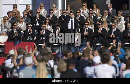 Team europeo gli Stati Rory McIlroy viene introdotto durante la cerimonia di apertura del 2016 Ryder Cup a Hazeltine National Golf Club in Chaska, Minnesota, il 29 settembre 2016. Foto di Kevin Dietsch/UPI Foto Stock