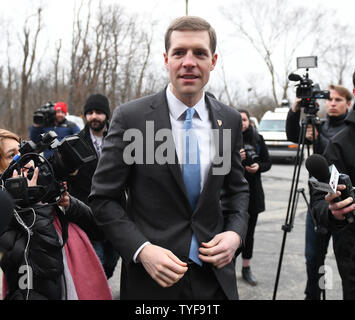 Candidato democratico Conor agnello arriva a votare presso la Prima Chiesa di Cristo Sala sociale in Mt. Il Libano, Pensilvania il 13 marzo 2018. Agnello e il repubblicano Rick Saccone sono in lizza per riempire la sede aperta in Pennsylvania del XVIII distretto congressuale in una elezione speciale che ha connotazioni nazionali. Foto di Pat Benic/UPI Foto Stock