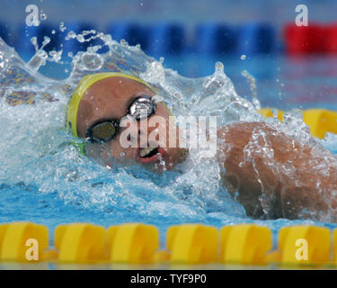 Australian freestyle nuotatore Lisbeth Lenton nuota la gamba di ancoraggio delle donne del 4x100 metri relè medley finale di gara al XI Campionati del Mondo di nuoto FINA a Montreal Canada il 30 luglio 2005. Gli australiani impostare un record dei campionati di 3:57.47 minuti per vincere la medaglia d'oro. (UPI foto / Grazia Chiu) Foto Stock