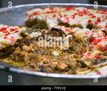 Shahi Tukda un Indiano dessert nella Vecchia Delhi Jama Masjid India Foto Stock