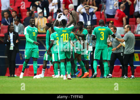 Senegal celebrare la loro apertura obiettivo durante il 2018 Coppa del Mondo FIFA Gruppo H corrisponde all'Spartak Stadium di Mosca, Russia il 19 giugno 2018. Foto di Chris Brunskill/UPI Foto Stock