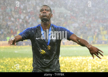 Paul Pogba di Francia celebra seguendo il 2018 FIFA World Cup match finale a Luzhniki Stadium di Mosca, Russia il 15 luglio 2018. La Francia batte la Croazia 4-2. Foto di Chris Brunskill/UPI Foto Stock