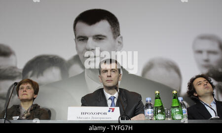 Miliardario russo e candidato presidenziale Mikhail Prokhorov parla nella sua conferenza stampa a Mosca il 28 febbraio 2012. Le elezioni presidenziali russe è domenica 4 marzo. UPI Foto Stock