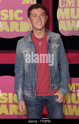 Scotty McCreery arriva sul tappeto rosso per il 2012 CMT Music Awards in Nashville su giugno 6,2012. UPI/Terry Wyatt Foto Stock