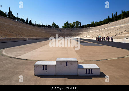 Atene Grecia.La Panathenaic Stadium, sede dei primi giochi olimpici moderni nel 1896, ora ospita eventi cerimoniali e concerti di musica dal vivo. Foto Stock
