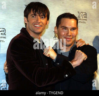 Attore Hugh Jackman e il regista Bryan Singer rappresentano per i media a nov. 24, 2003 lancio di New York per la speciale versione DVD di loro 'X2' film. (UPI foto/Ezio Petersen) Foto Stock