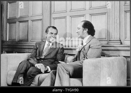 Il presidente Nixon con il Primo Ministro Trudeau del Canada; Portata e contenuto: Nella foto: Richard M. Nixon, Pierre Elliott Trudeau. Oggetto: Capi di Stato - Canada. Foto Stock