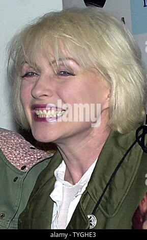 Debbie Harry, cantante del gruppo Blondie, mostrato nel giugno 2003, verrà rilasciato il loro primo album in studio in cinque anni dal titolo "La Maledizione di Blondie' in Aprile 2004. (UPI/Ezio Petersen) Foto Stock