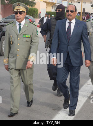 EX PRESIDENTE DELLA MAURITANIA MOHAMED OULD ABDEL AZIZ e nuovo Presidente Mohamed Ould GHAZOUANI Foto Stock