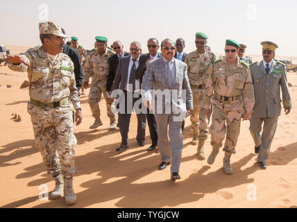 EX PRESIDENTE DELLA MAURITANIA MOHAMED OULD ABDEL AZIZ e nuovo Presidente Mohamed Ould GHAZOUANI Foto Stock