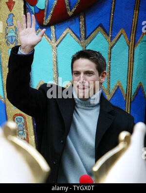 Jeff Timmons partecipa al Macy's 78la Giornata del Ringraziamento sfilano a New York City il 25 novembre 2004. (UPI foto/John Angelillo) Foto Stock