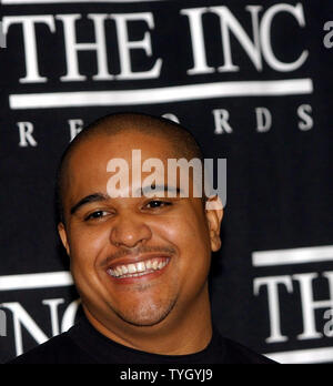 "Irv Gotti' Lorenzo, CEO di omicidio Inc. Record (mostrato dic. 2003) e suo fratello Christopher arresi su 1/26/05 al FBI funzionari per affrontare gli oneri del riciclaggio di denaro e di omicidio per proteggere interstate eroina e crack operazioni guidato da Gotti del perno del fuso a snodo di farmaco buddy Kenneth 'Supreme' McGriff. Il record label rappresenta superstars Ashanti e Ja Rule. (UPI foto/Ezio Petersen) Foto Stock