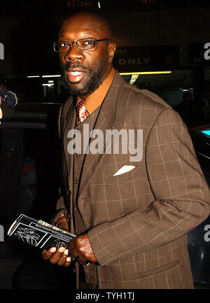 Il compositore Isaac Hayes assiste il 3 aprile, 2005 Broadway apertura notturna produzione di William Shakespeare play Julius Caesar protagonisti Denzel Washington. (UPI foto/Ezio Petersen) Foto Stock