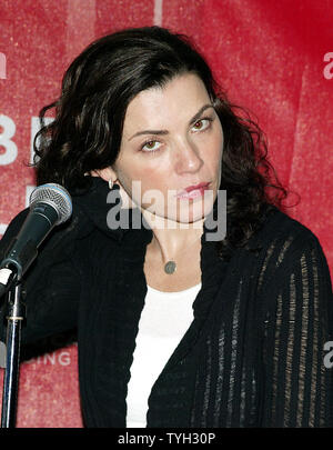 Julianna Marguiles pone per le foto al Tribeca Film Festival conferenza stampa per 'Slingshot' al Regal Cinemas a New York il 27 aprile 2005. (UPI foto/Laura Cavanaugh) Foto Stock