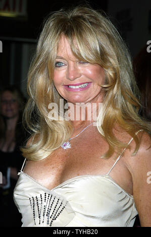 Goldie Hawn arriva per il museo di immagine in movimento saluto a Ron Howard al Waldorf Astoria Hotel di New York il 4 dicembre 2005. (UPI foto/Laura Cavanaugh) Foto Stock