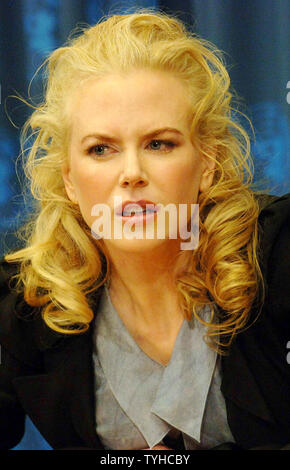 L'attrice Nicole Kidman chat con il supporto delle Nazioni Unite dopo essere stato nominato il 26 gennaio 2006 come un ambasciatore di benevolenza per l'UNIFEM da Noeleen Heyzer, direttore esecutivo, Nazioni Unite al fondo di sviluppo per le donne. (UPI foto/Ezio Petersen) Foto Stock