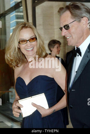 Premio Pulitzer autore/attore Sam Shepard arriva con la moglie attrice Jessica Lange on April 17, 2006 per la trentaquattresima edizione annuale di Film Society del Lincoln Center di gala in New York che ha onorato la due time Academy Award winning attrice Ms. Lange (UPI foto/Ezio Petersen) Foto Stock