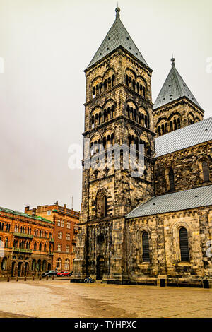 Le torri del XII secolo cattedrale di Lund. Lund, Svezia e Scandinavia. Gennaio 2019. Foto Stock