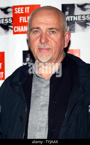 Peter Gabriel arriva per la messa a fuoco per il cambiamento: Vantaggio Cena e Concerto a sostegno del testimone al Hammerstein Ballroom di New York il 7 novembre 2007. (UPI foto/Laura Cavanaugh) Foto Stock