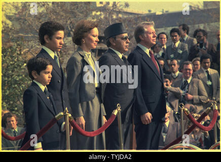 Rosalynn Carter, Re Hassan II e Jimmy Carter durante la cerimonia di arrivo per il re del Marocco. Foto Stock