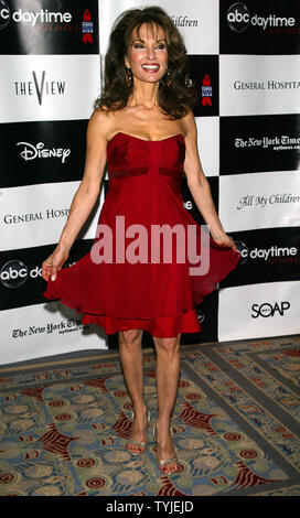 Susan Lucci arriva per la quarta edizione dell'ABC saluta diurno Broadway Cares/Equity combatte contro l'AIDS beneficio party presso il Marriott Marquis Hotel di New York il 2 marzo 2008. (UPI foto/Laura Cavanaugh) Foto Stock