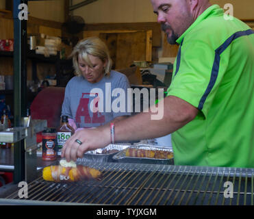 Chris e Trish Lytle compongono il team barbeque, 180 prova barbecue. Il Lytle di competere sul mercato nazionale del circuito di barbecue e di risiedere in Vernon, Alabama. Foto Stock