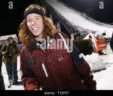 Snowboarder Shaun White arriva a East River Park per la Redbull Snowscraper snowboard concorrenza il 4 febbraio 2009 nella città di New York. (UPI foto/Monika Graff) Foto Stock