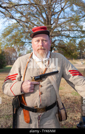 Pegram la batteria (Confederate)dimostrazione di artiglieria, Pietroburgo National Battlefield, VA, Stati Uniti d'America. Foto Stock