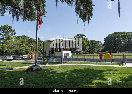 Burrell Blocco di navigazione e la diga situata sull'Haines Creek fiume in Leesburg, Florida USA Foto Stock