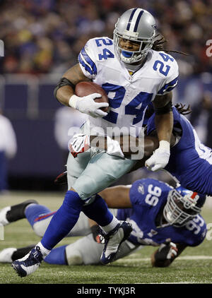 Dallas Cowboys Marion Barber corre fino a metà del secondo trimestre contro New York Giants in settimana 13 della stagione di NFL al Giants Stadium di East Rutherford, New Jersey, il 6 dicembre 2009. UPI /John Angelillo Foto Stock