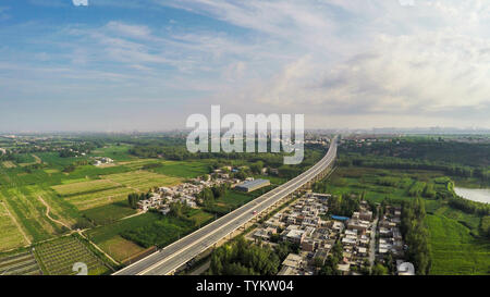 Riprese aeree campi e strade Foto Stock