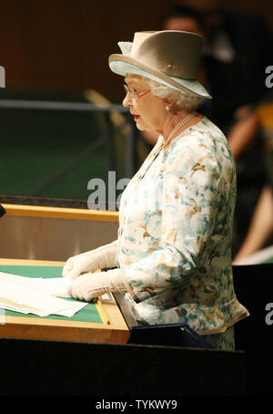 La regina Elisabetta II, 84 della Gran Bretagna, indirizzi l Assemblea Generale delle Nazioni Unite il 6 luglio, 2010 a New York. Il discorso segna la sua seconda apparizione sempre presso le Nazioni Unite, il primo luogo in 1957, come ella fa una breve visita alla città. UPI foto/Monika Graff.. Foto Stock