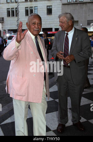 L'ex sindaco di New York City David Dinkins assiste Congressman Charles Rangel's ottantesimo compleanno presso il Plaza Hotel di New York il 11 agosto 2010 UPI /Laura Cavanaugh Foto Stock