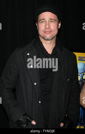 Brad Pitt arriva per il 'Megamind' premiere al AMC Lincoln Square 13 IMAX Theatre di New York il 3 novembre 2010. UPI /Laura Cavanaugh Foto Stock