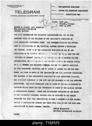 Telegramma da Tennie Dejarnette, informazioni regionali Assistant, per Burton R. Morley, direttore di zona di stabulazione, l'annuncio da parte del presidente del Comitato di presidenza sul lavoro leali pratiche per quanto riguarda il pagamento di screpanze in Alabama Dry Dock e il cantiere navale Corporation. Foto Stock