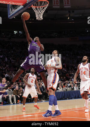 Sacramento Kings Tireke Evans (13) aziona il cestello nel primo trimestre contro i New York Knicks al Madison Square Garden di New York il 14 gennaio 2011. UPI/John Angelillo Foto Stock