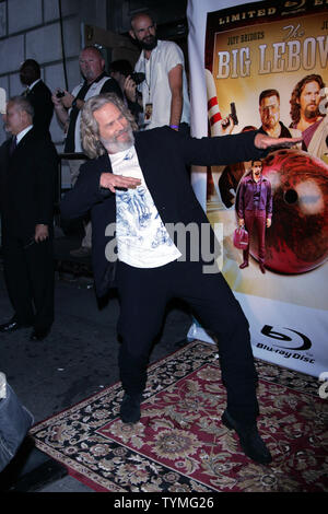Jeff Bridges arriva per il "grande Lebowski' edizione limitata di rilascio blu-ray celebrazione presso la Hammerstein Ballroom di New York il 16 agosto 2011. UPI /Laura Cavanaugh Foto Stock