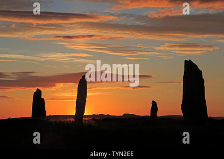 Anello di Brodgar al tramonto in estate di Orkney continentale Foto Stock